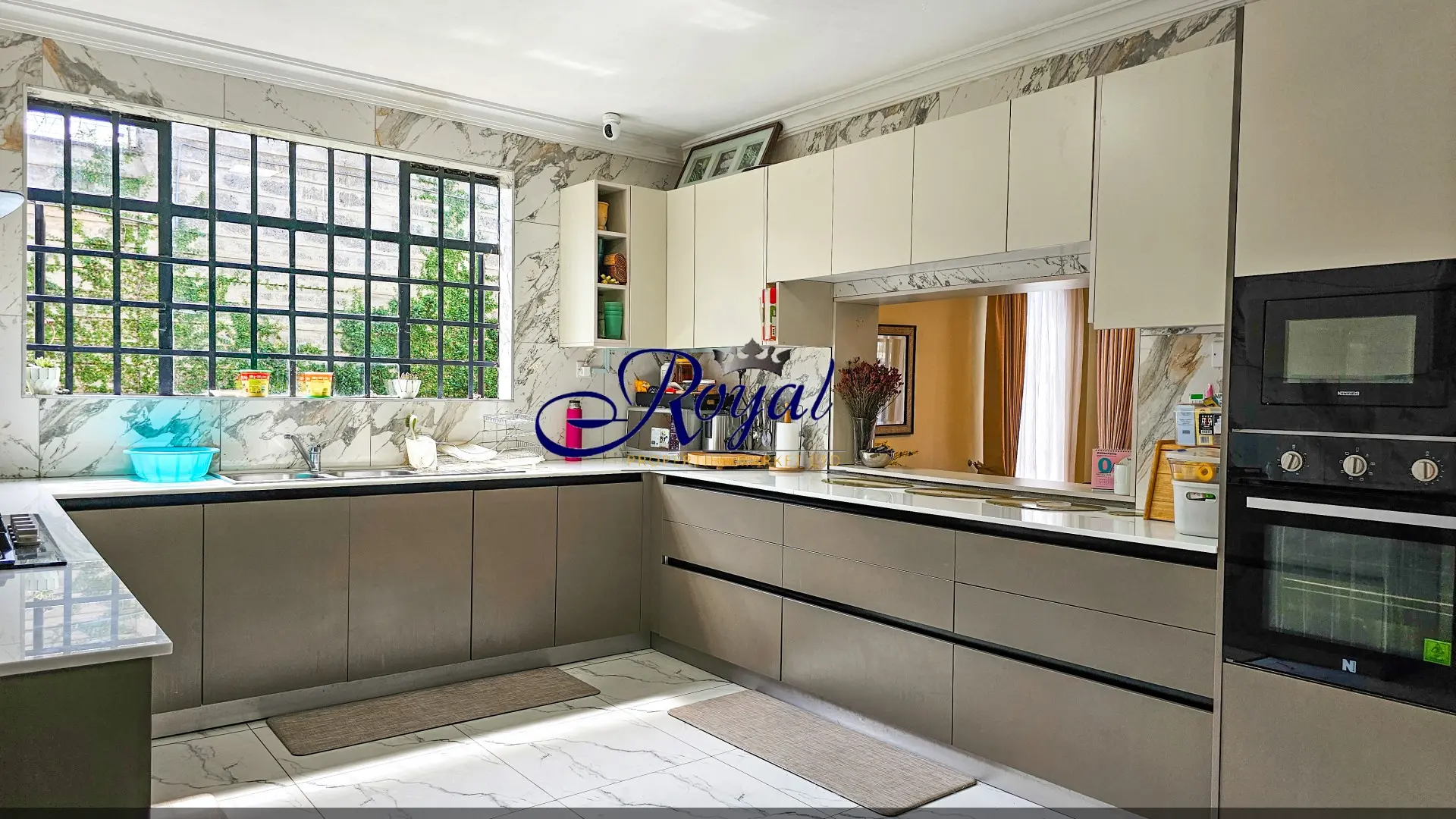 Lavington – Stunning 4 Bedroom Townhouse for Sale