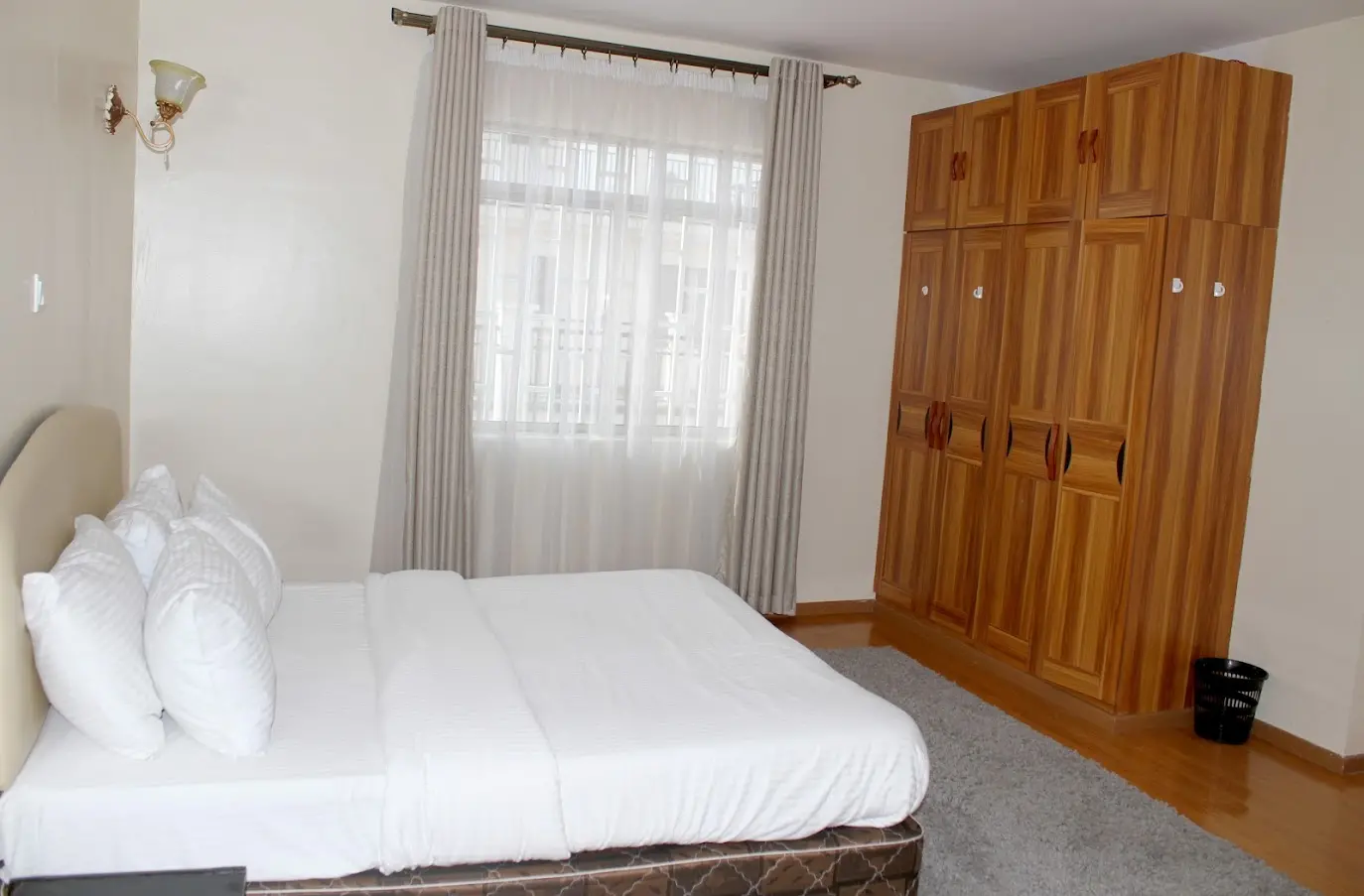 2 bedroomed penthouse plus SQ to let in Lavington