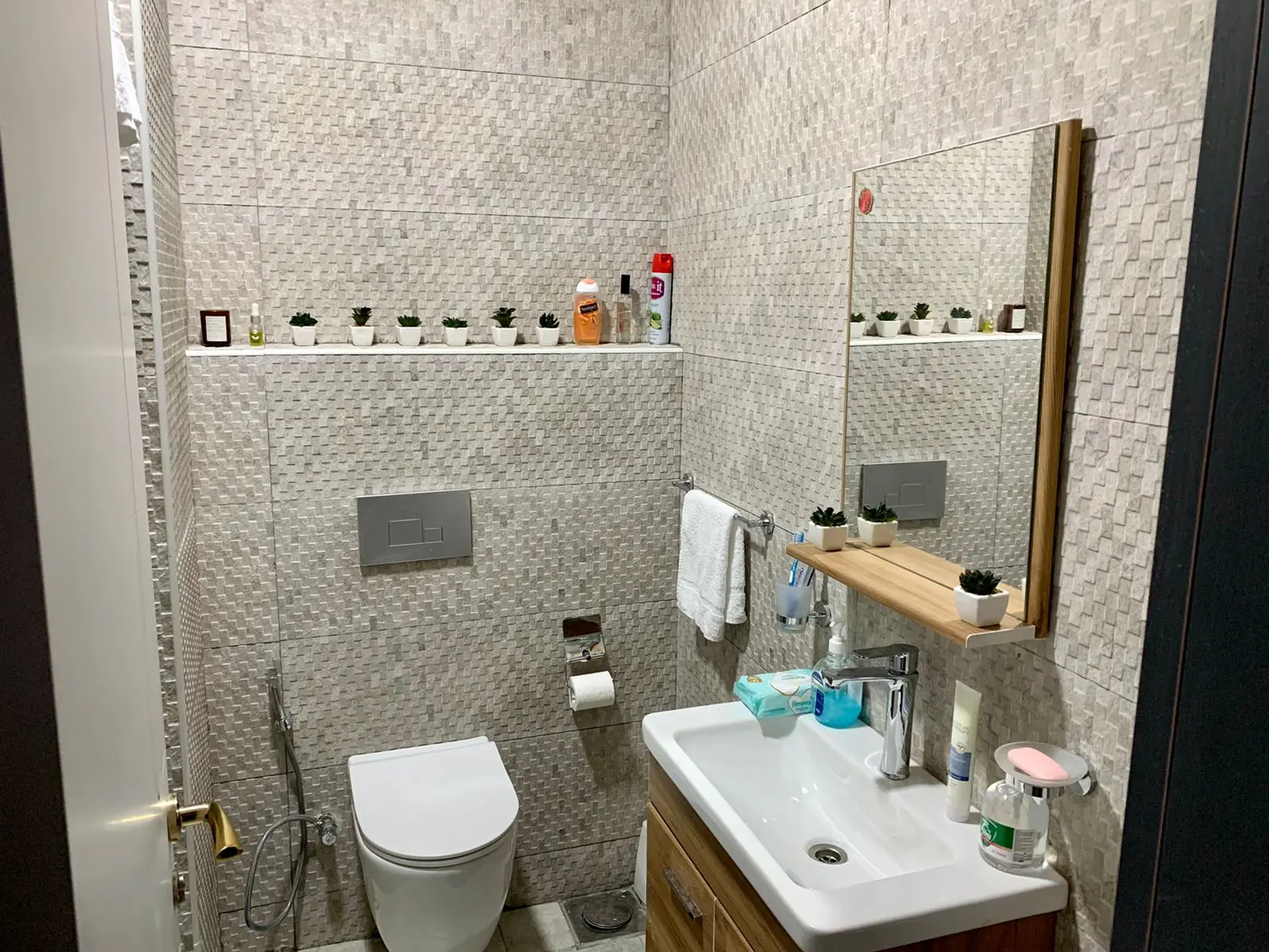 1 bedroomed Fully furnished and seviced to let in kileleshwa