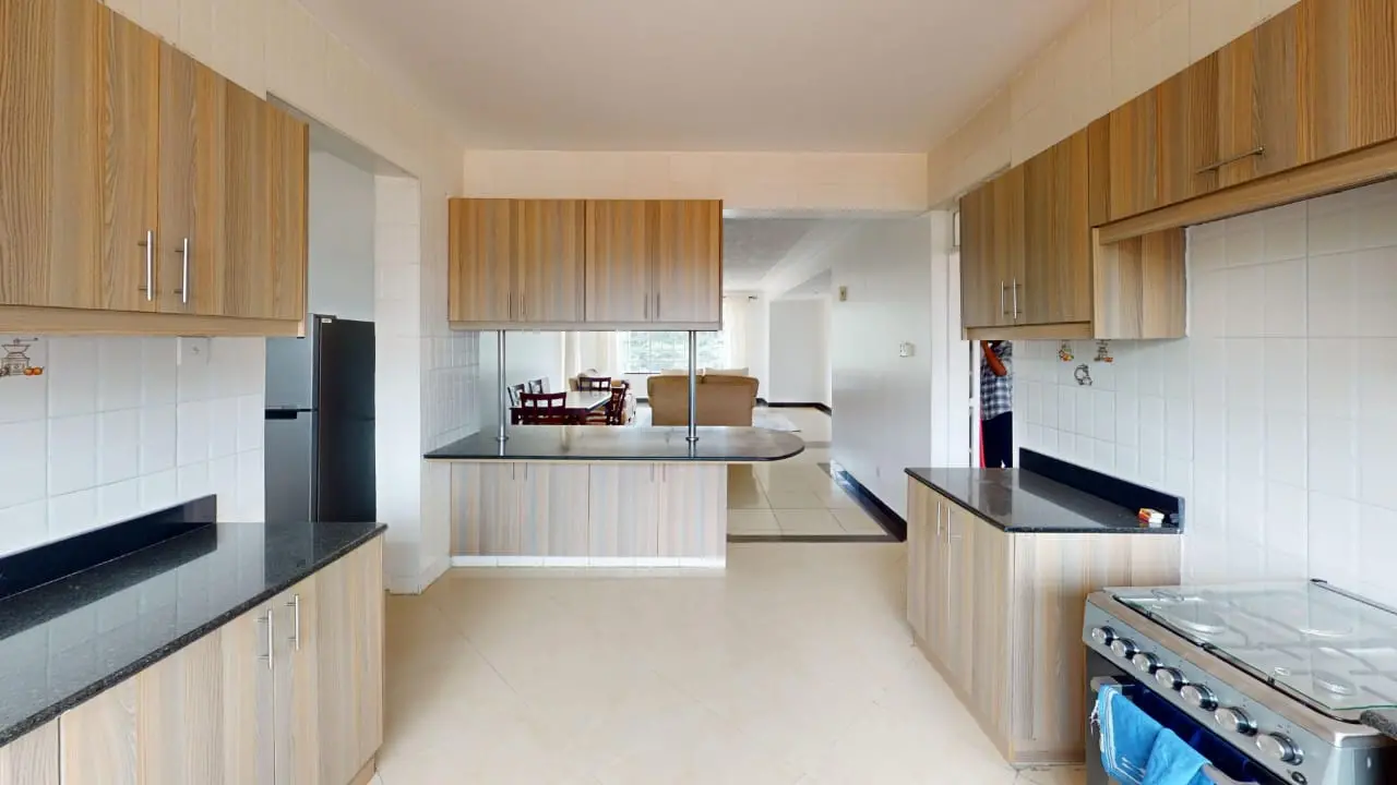 4 bedroom apartment all ensuite in Riverside
