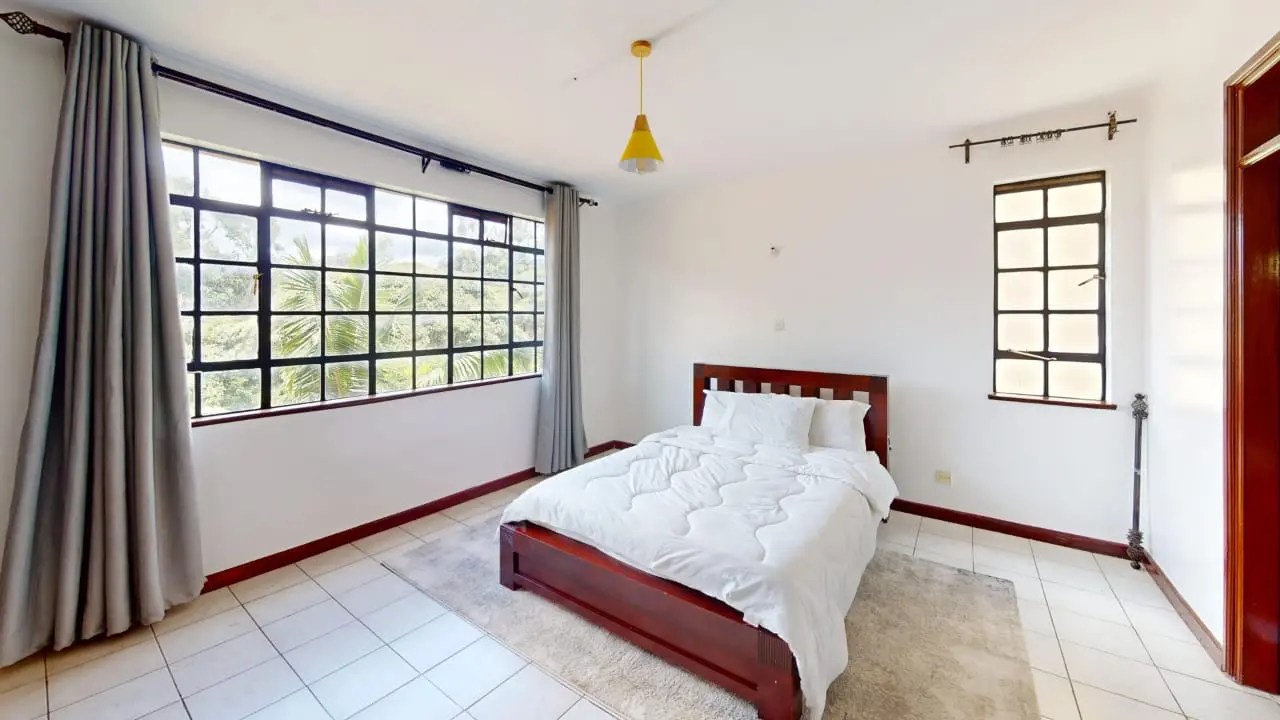 4 bedroom apartment all ensuite in Riverside